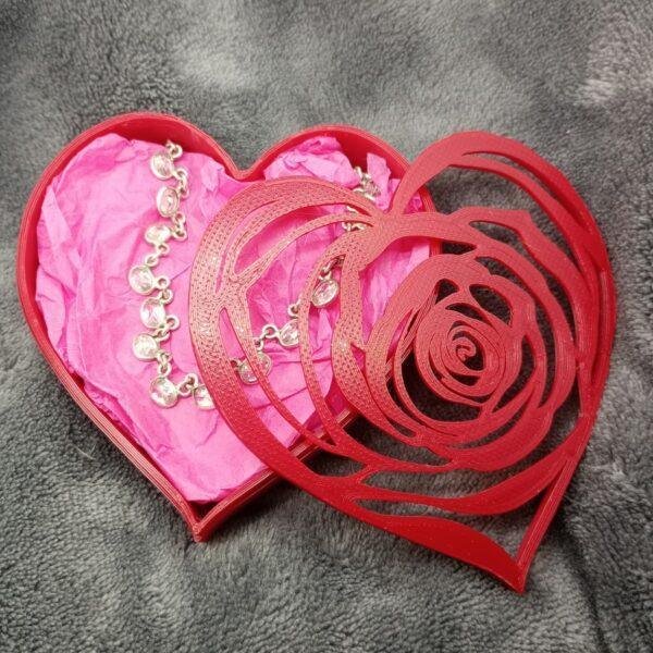 Heart shaped box with rose filigree of various sizes red