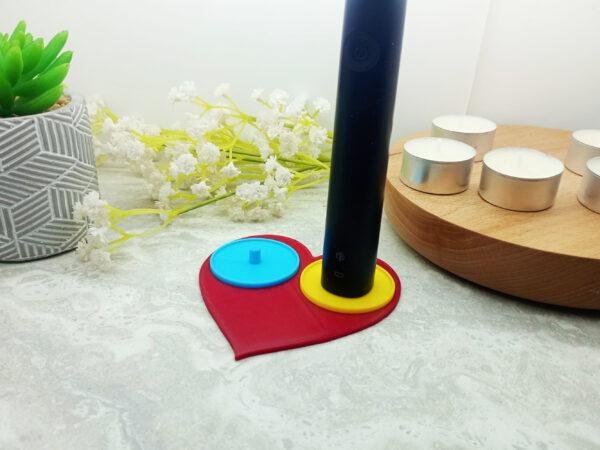 A romantic heart shaped toothbrush holder suitable for Philips toothbrushes with white and yellow holders to personalise. The Philips electric toothbrush holder inserts are circular with a small lip to help reduce spillage. The circular inserts colours can be selected by the customer from yellow, blue, green, white or red.