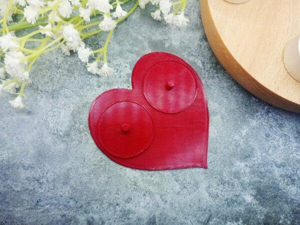 The slimline depth and elegant simplicity to the holder can be seen from this side view of the two person electric toothbrush holder. It shows it's fun side as a present for a couple or housewarming gift as well as a romantic present for a partner. Romantic, heart shaped Philips electric toothbrush holder